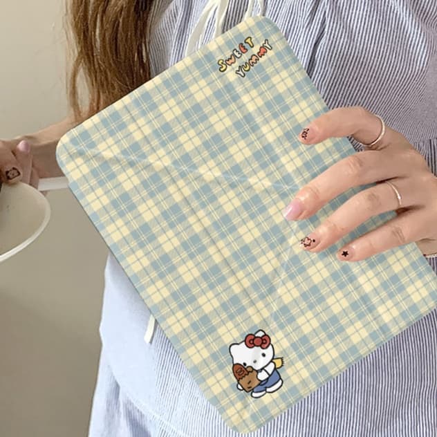 タブレットケース iPad/iPad Air/iPad Pro/mini チェック柄くまちゃん抱っこ保護カバー