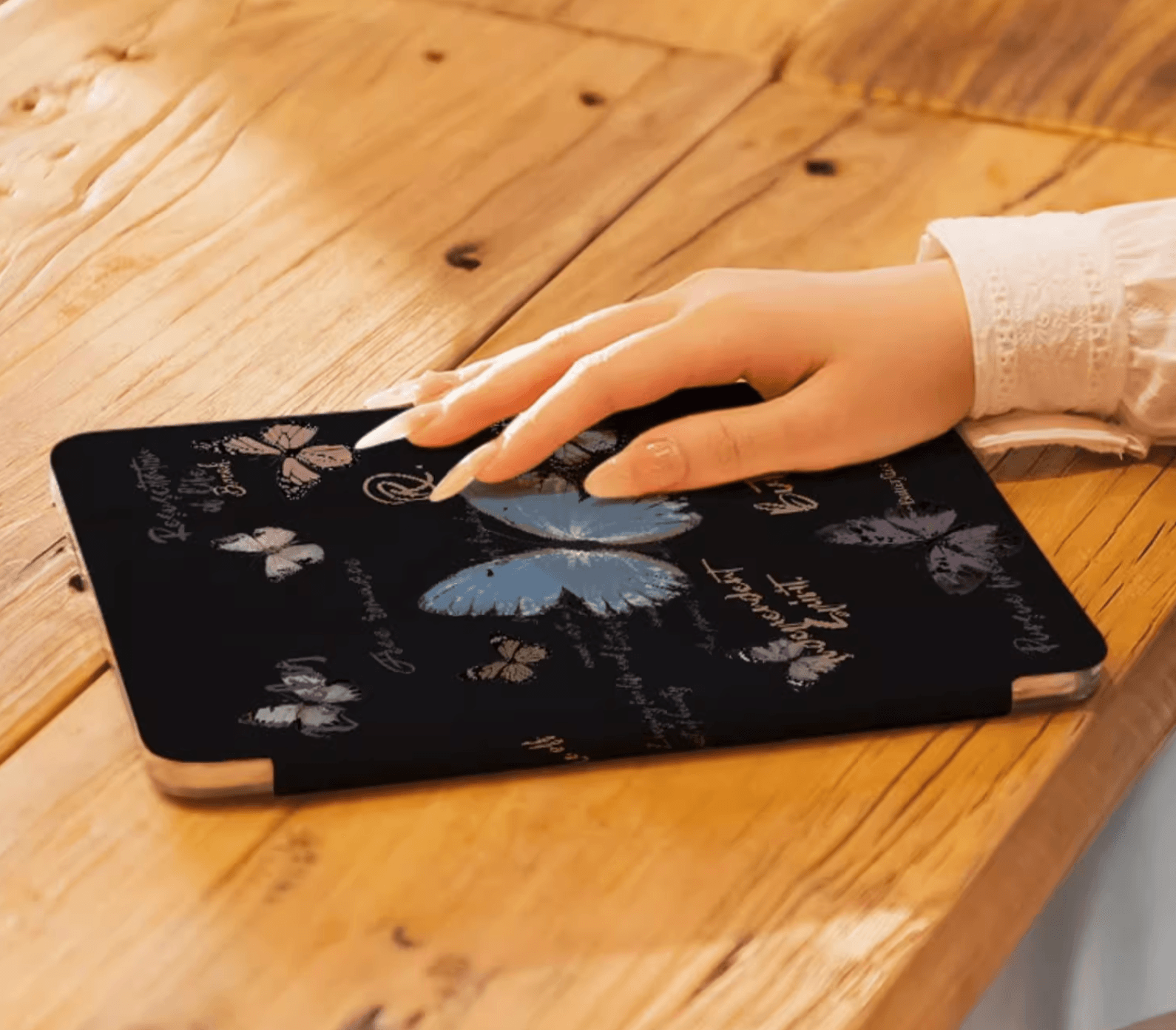 タブレットケース 蝶々舞う透明感あるタブレットケース iPad/iPad Air/iPad Pro/mini