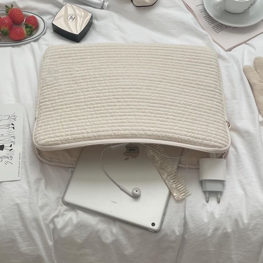 タブレットケース 高級感のあるメタリック加工タブレット収納ケース