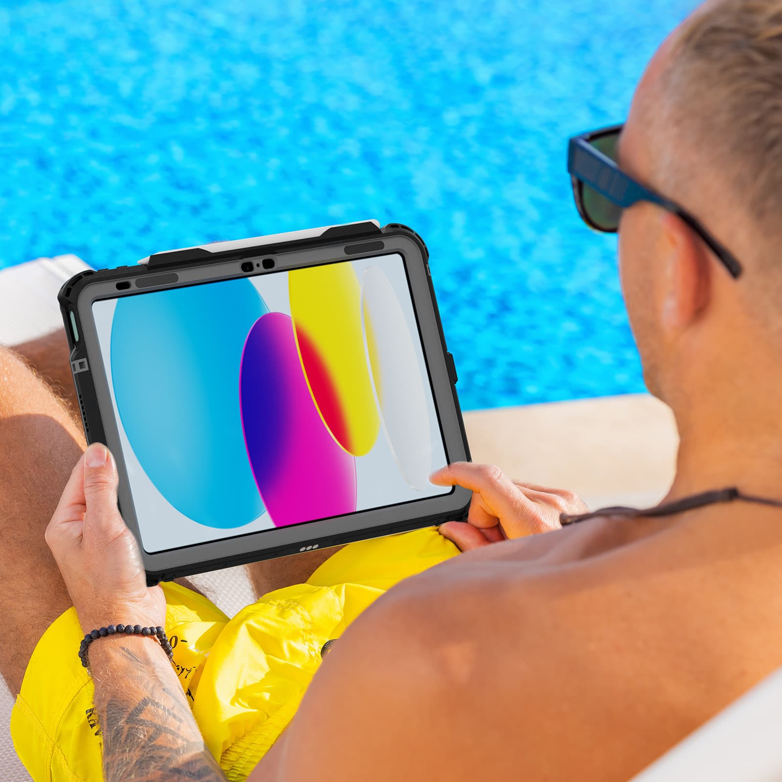 タブレットケース <完全防水>頑丈設計タブレット保護ケース iPad