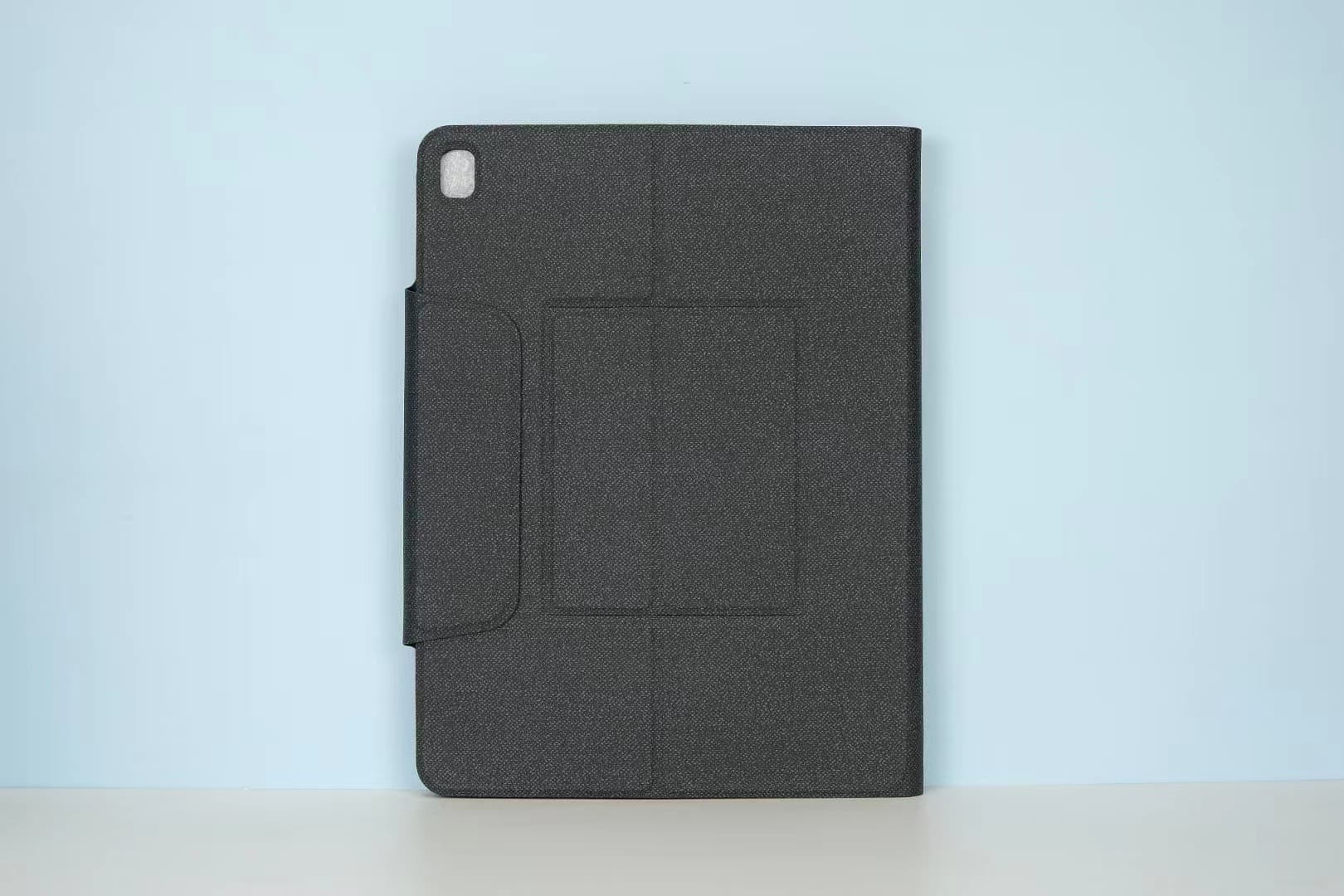 タブレットケース 光るキーボード一体型iPadタブレットケース