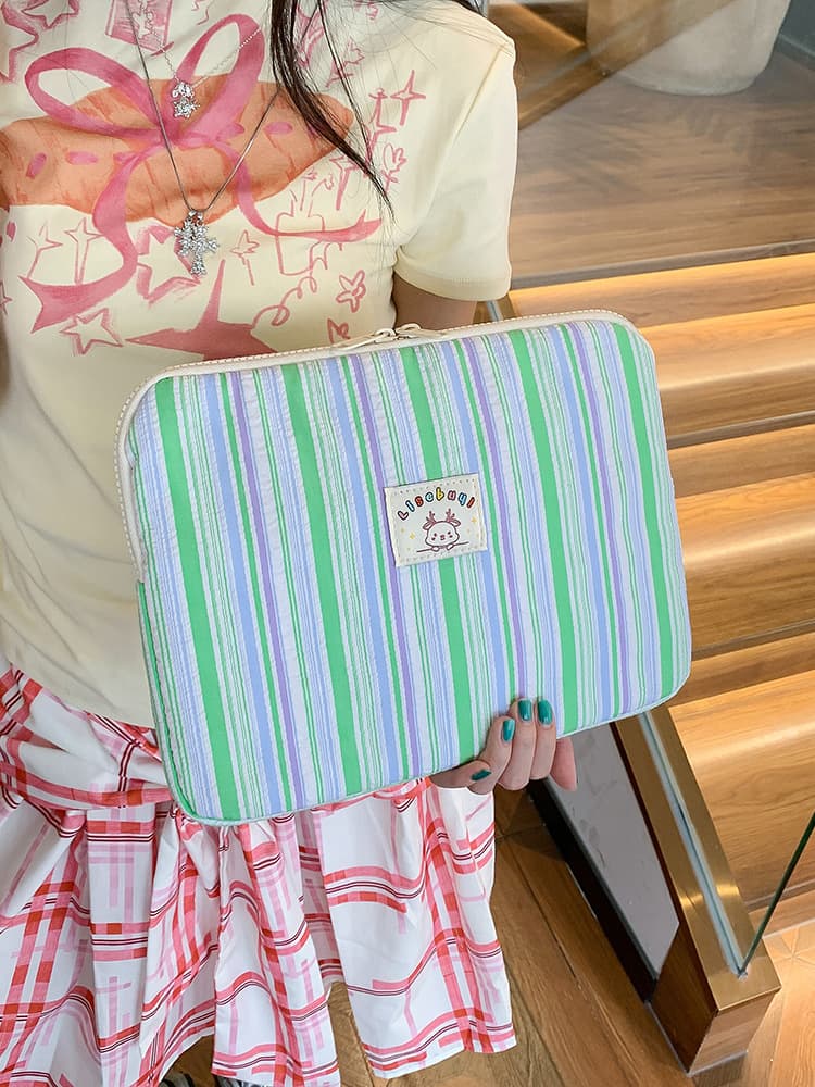 タブレットケース 縞模様の可愛らしい持ち手付きタブレットケース