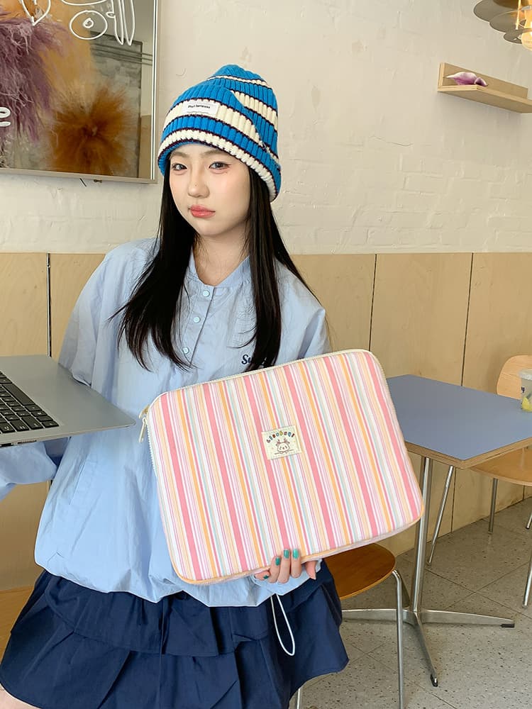 タブレットケース 縞模様の可愛らしい持ち手付きタブレットケース