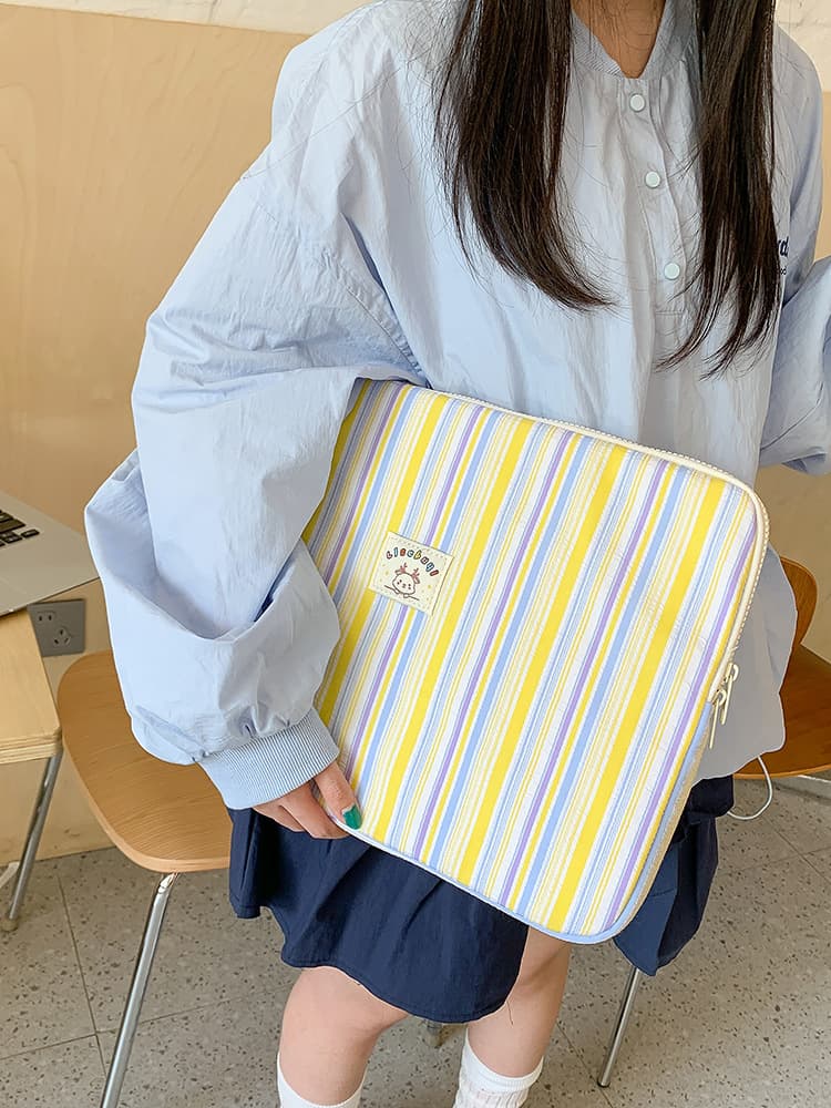 タブレットケース 縞模様の可愛らしい持ち手付きタブレットケース
