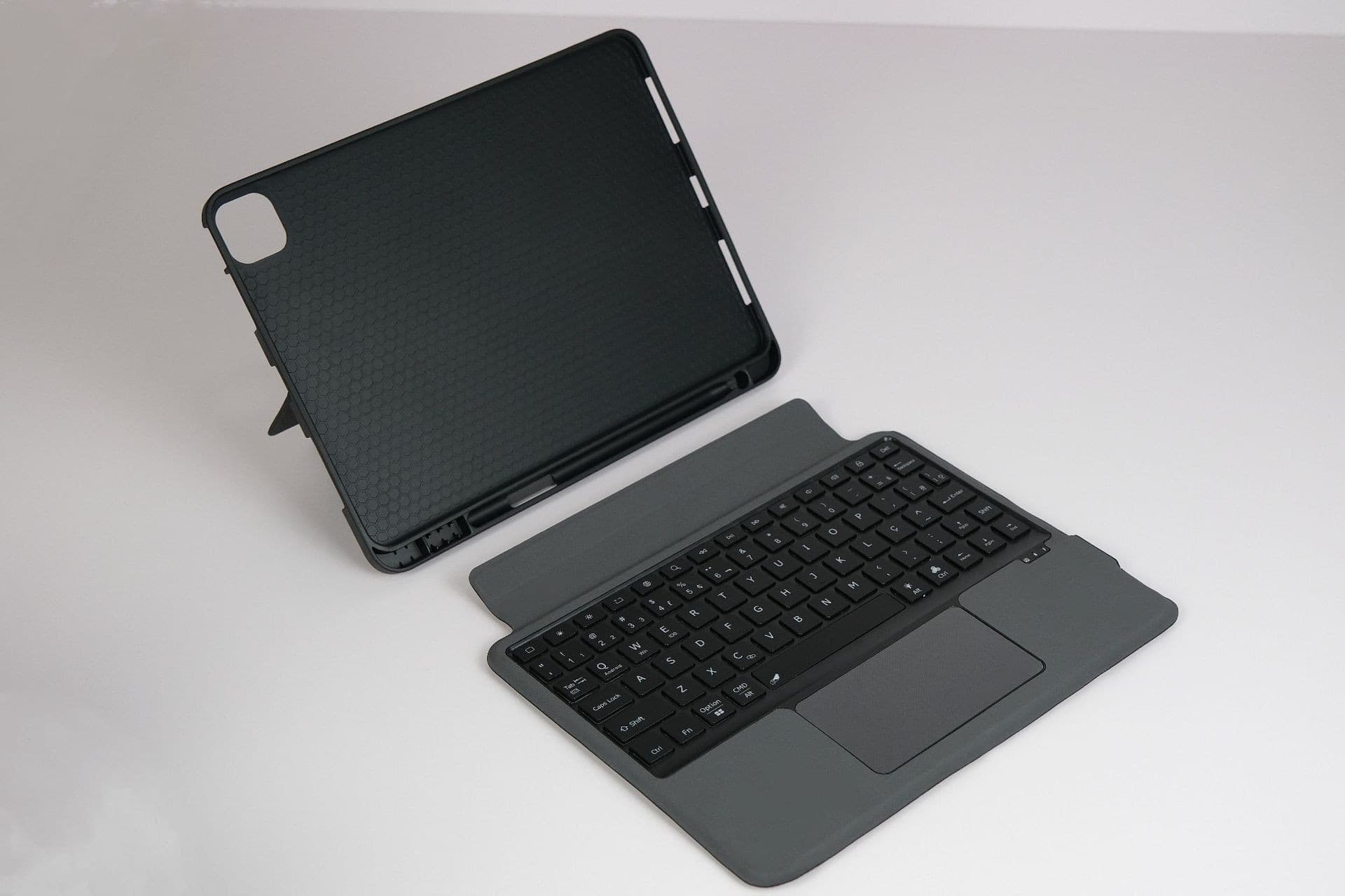 タブレットケース 光るキーボード一体型iPadタブレットケース