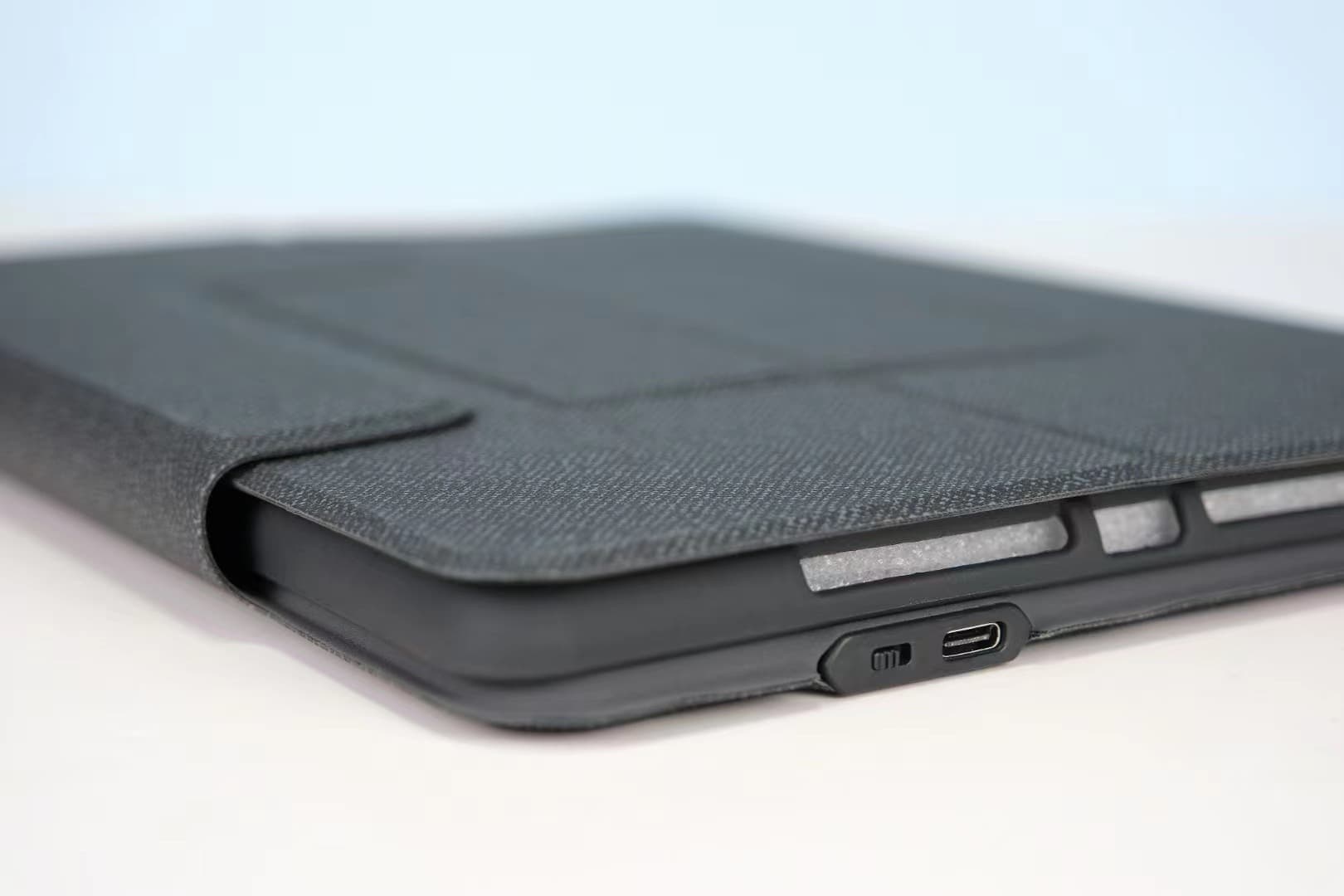 タブレットケース 光るキーボード一体型iPadタブレットケース